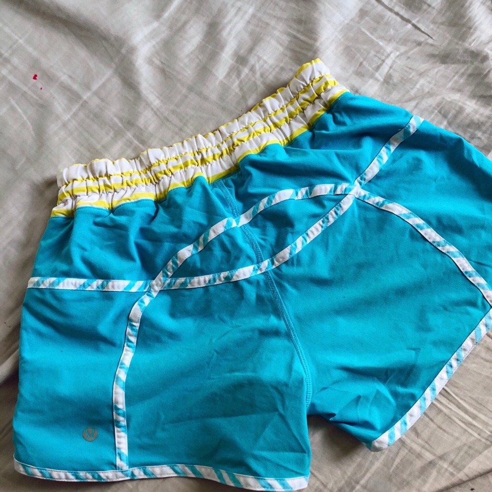 blue and green Lululemon workout shorts!⭐️